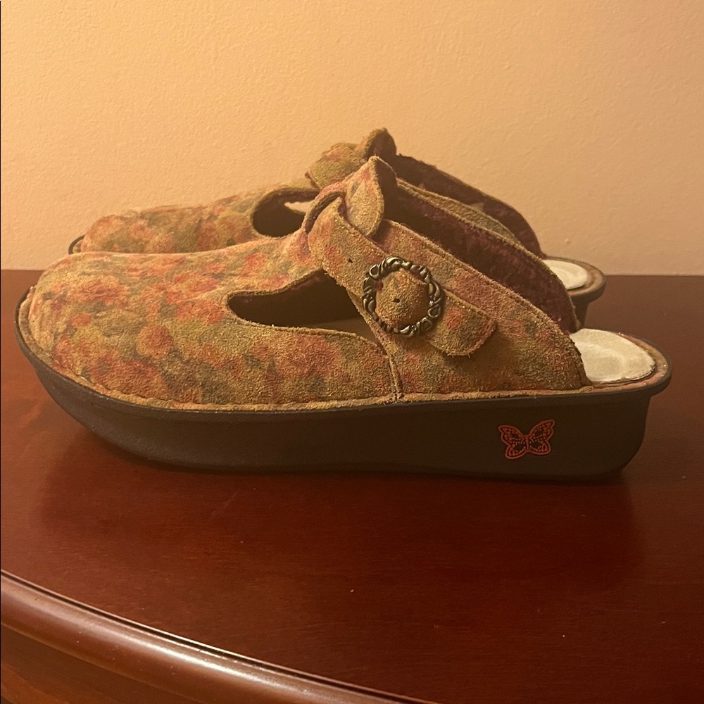 Algeria Floral Suede Clogs 🌺Final Price w/$4.99 Discount Shipping🌺 - Picture 5 of 8